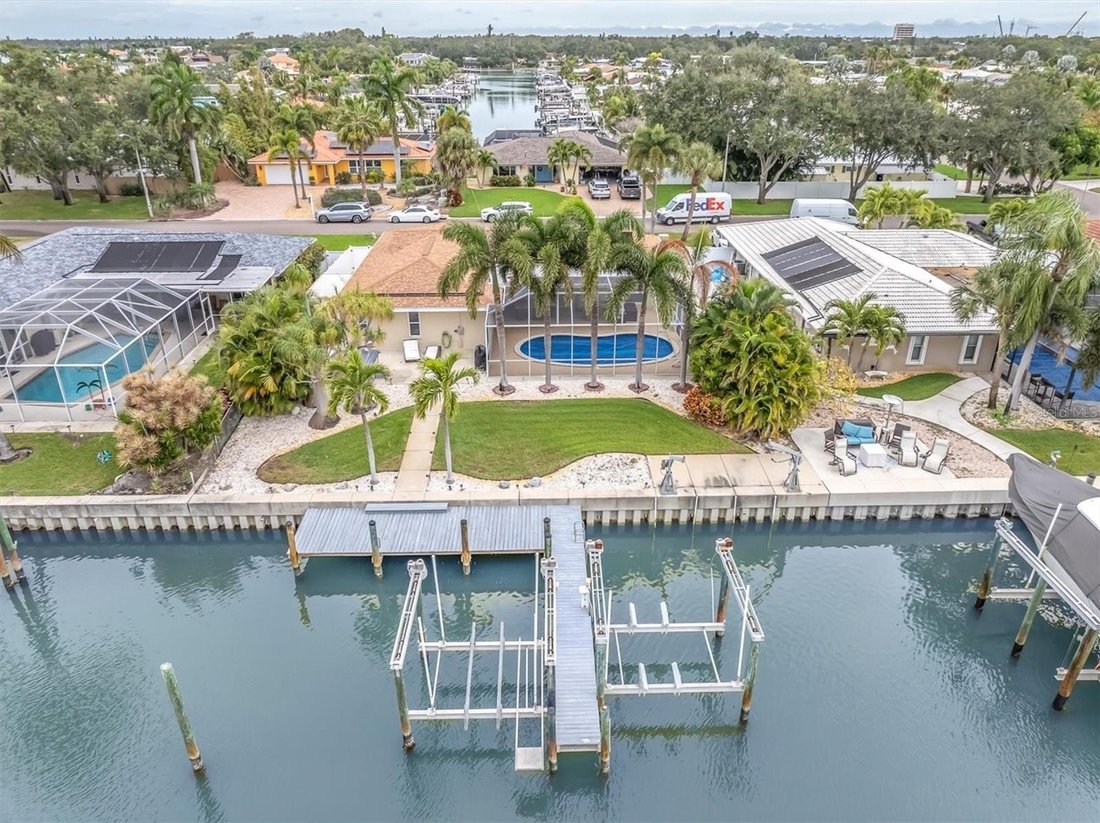 House in St. Petersburg, Florida, United States 1 - 16919778