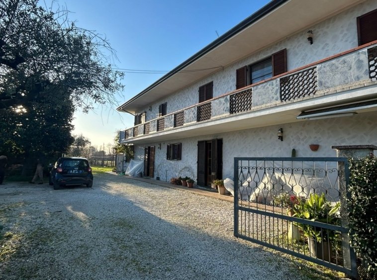 House in Pietrasanta, Tuscany, Italy 1 - 16917741