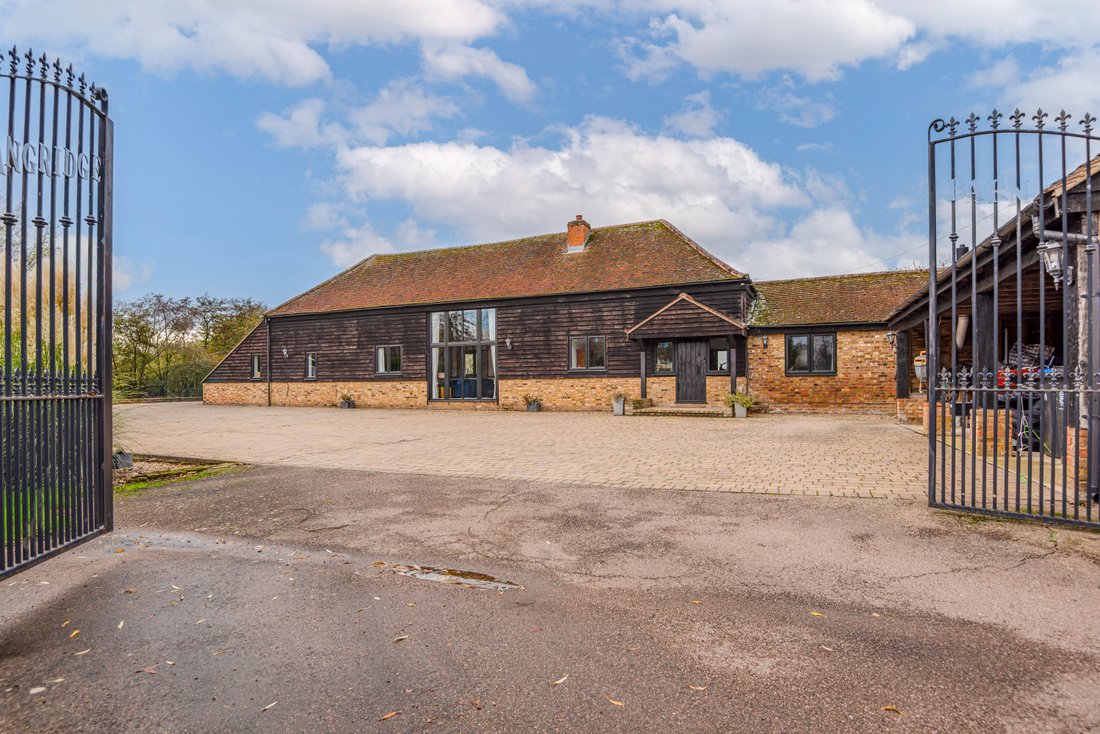 House in Crooked Mile, Nazeing, England 4 - 16918955