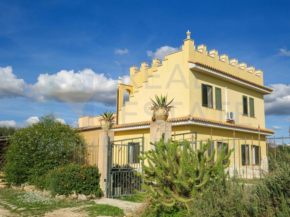 Villa in Center, Noto, Sicily 2 - 16920707