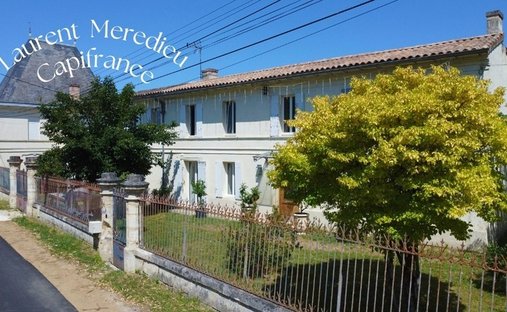 Aoc Côtes De Bourg Wine Château On 16 Hectares Ref 1029