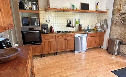 Aoc Côtes De Bourg Wine Château On 16 Hectares Ref 1029