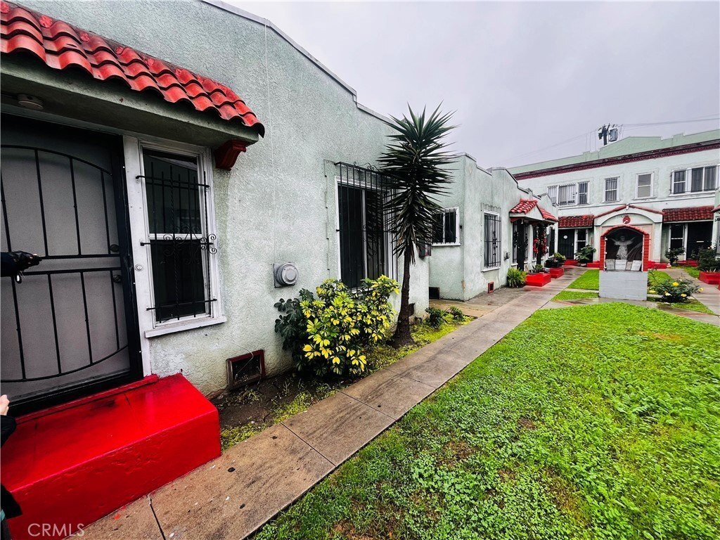 Los Angeles, California, United States 4 - 16920729