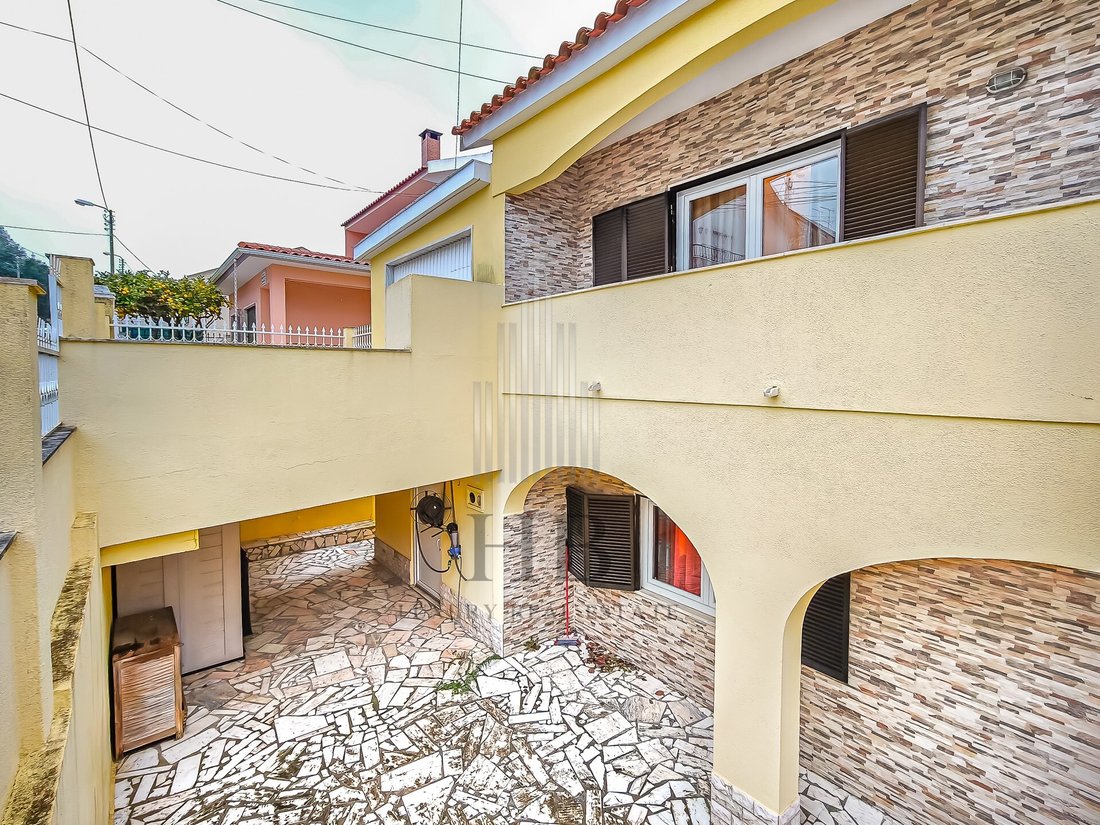 House in Porto Salvo, Lisbon, Portugal 1 - 16919320