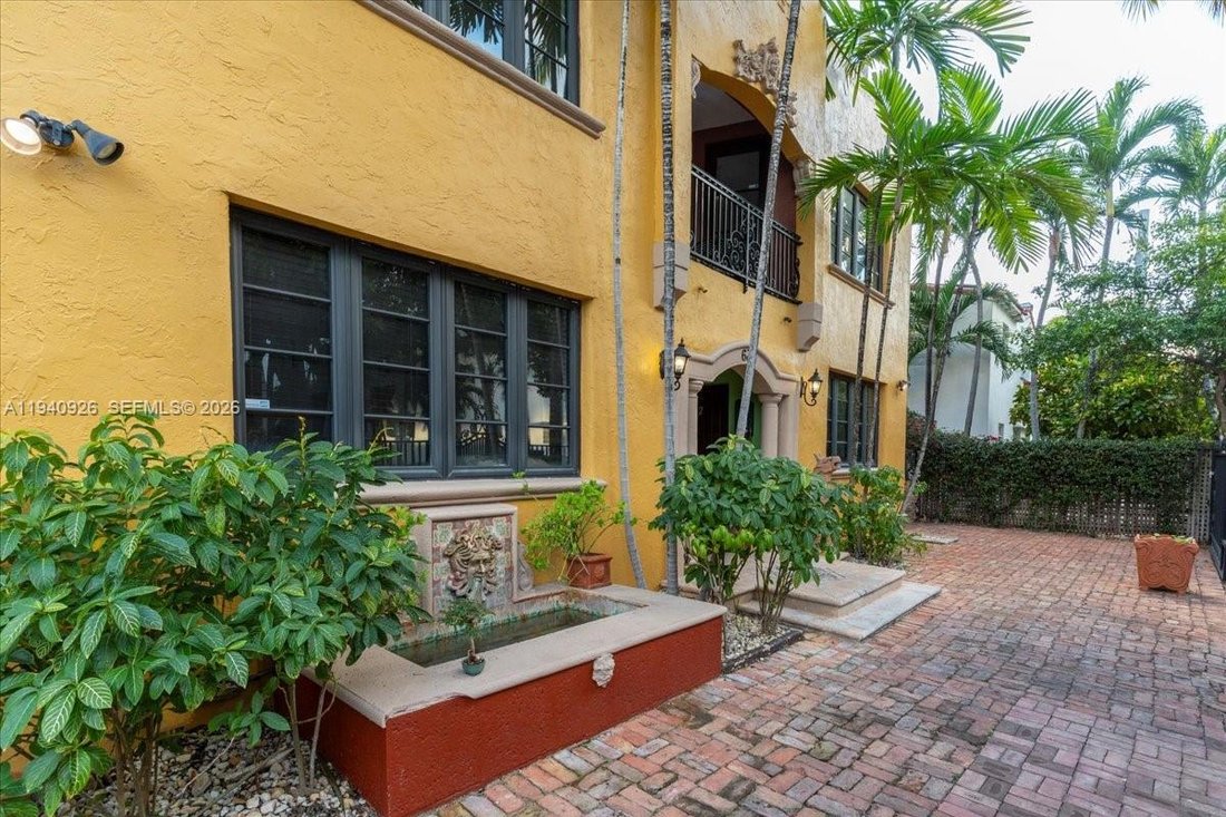 Miami Beach, Florida, United States 4 - 16920975