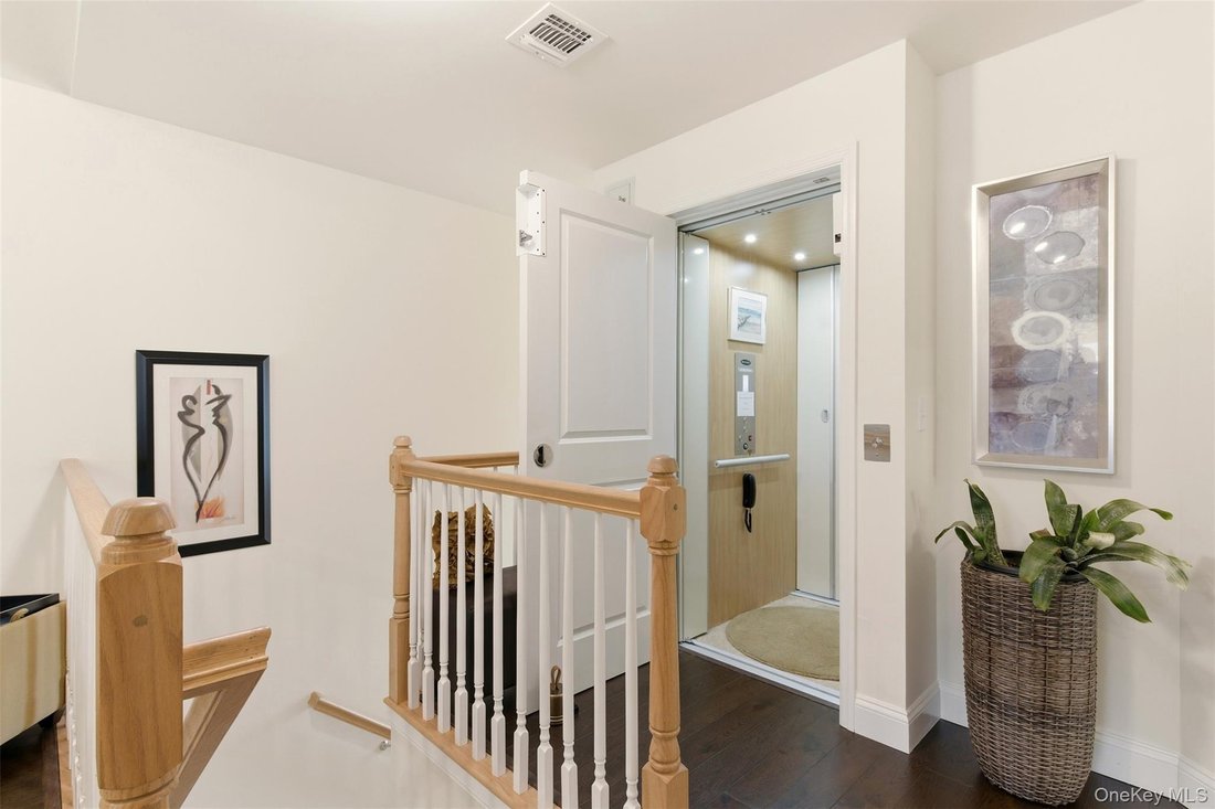 Condo in Huntington Station, New York, United States 4 - 16921567