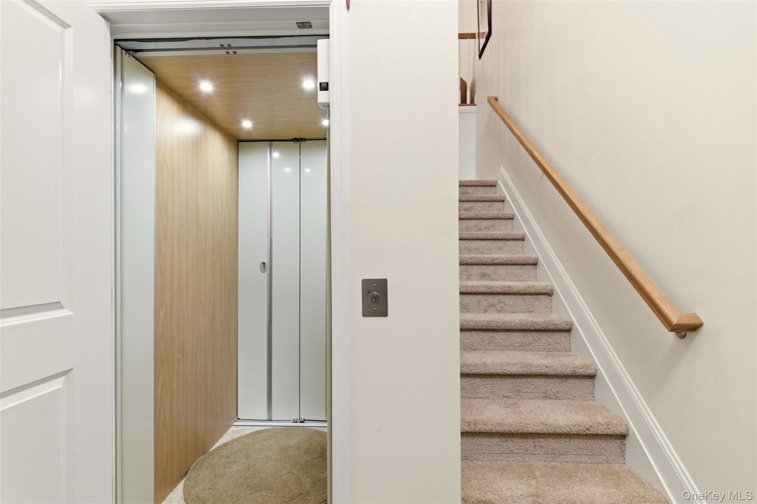 Condo in Huntington Station, New York, United States 3 - 16921567