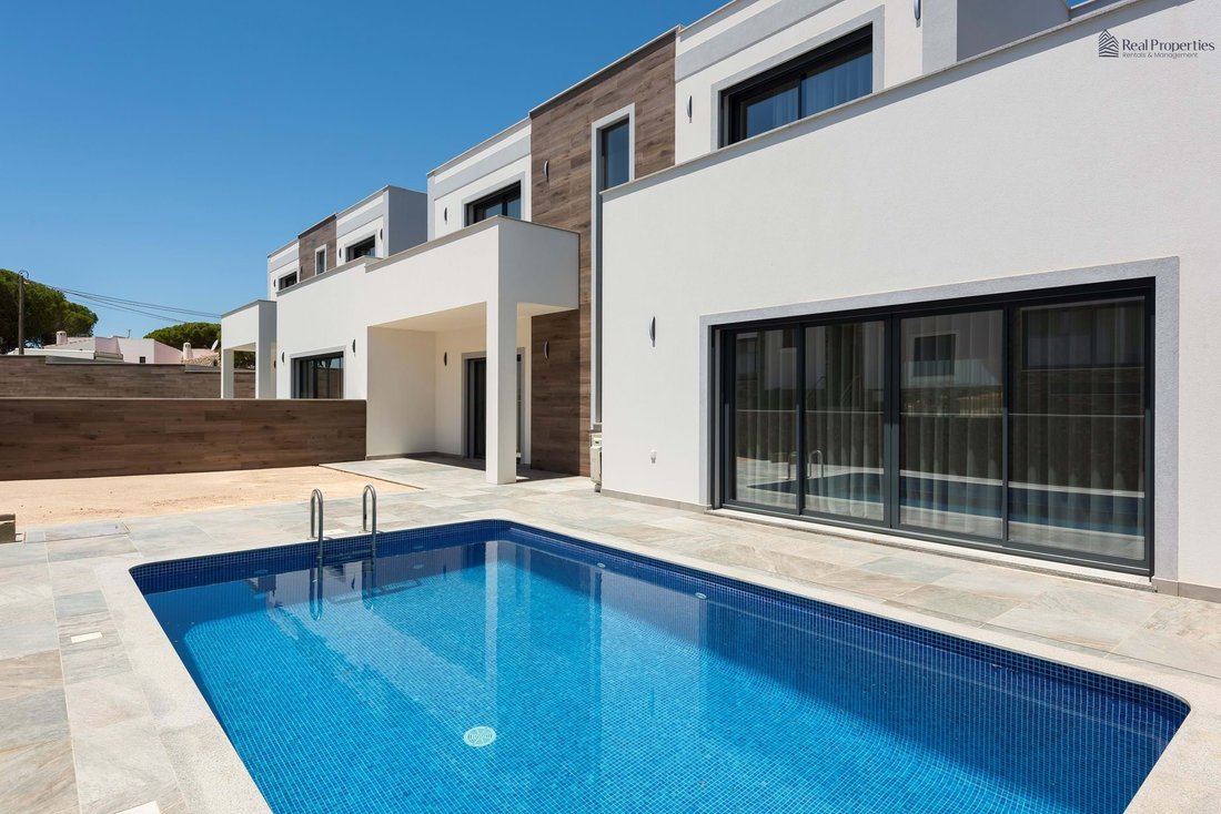Townhouse in Praia dos Pescadores, Olhos de Agua, Portugal 1 - 14573463