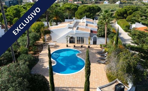 Villa in Quarteira, Algarve, Portugal 1