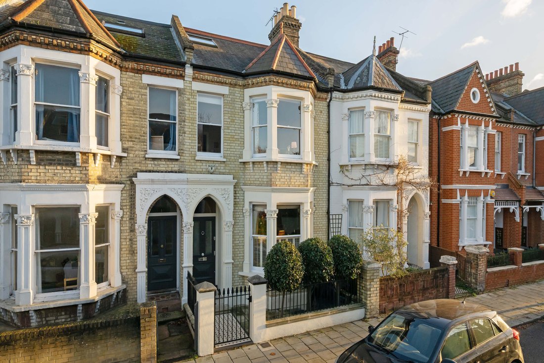 House in Clapham Common, Lambeth (Greater London), England 1 - 16922415