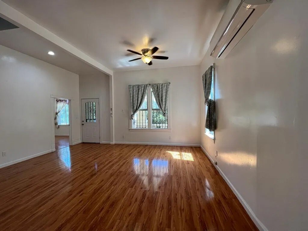 Los Angeles, California, United States 5 - 16922568