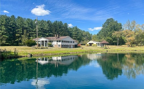House in Vienna Center, Ohio, United States 1