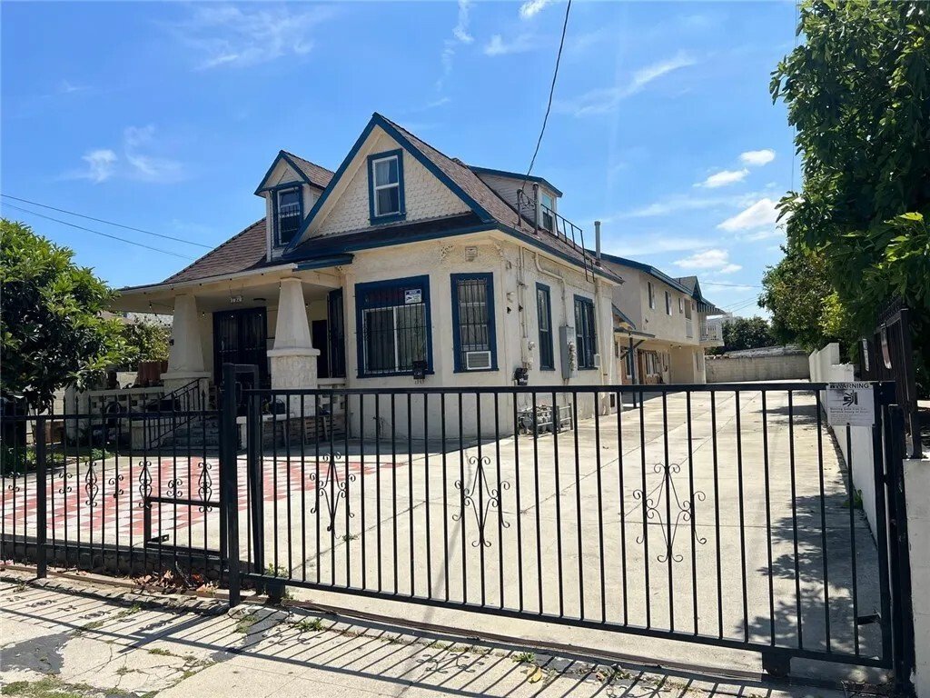 Los Angeles, California, United States 1 - 16922568