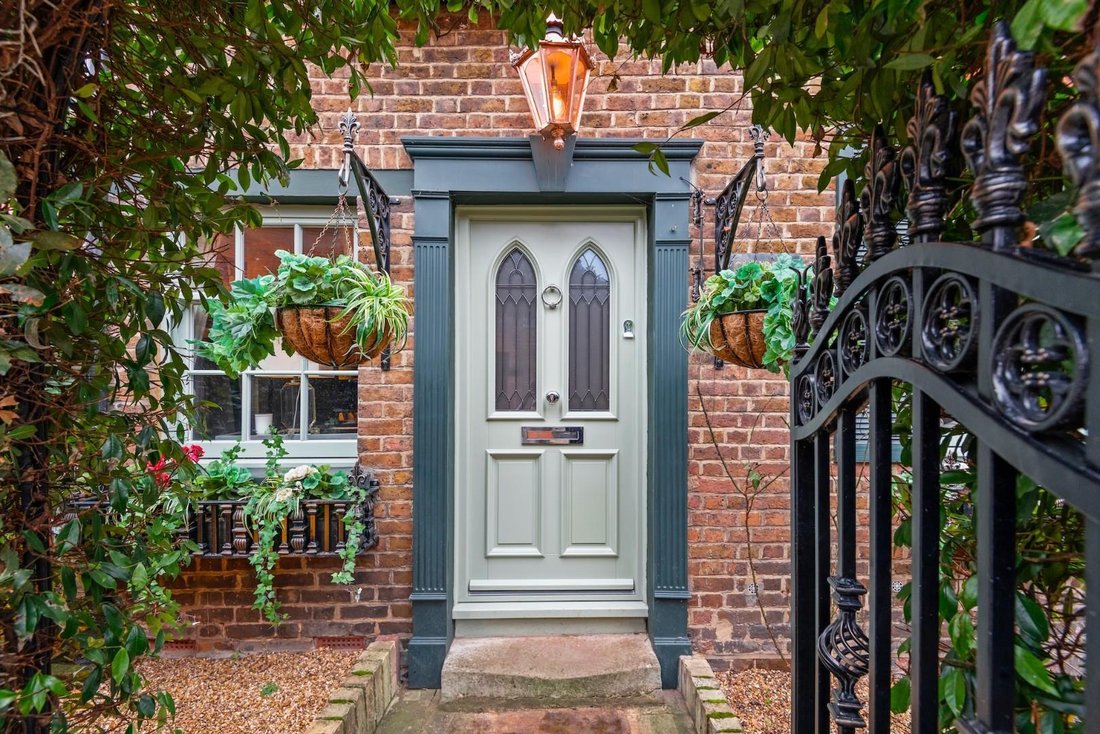 House in Windsor, England 1 - 16922329