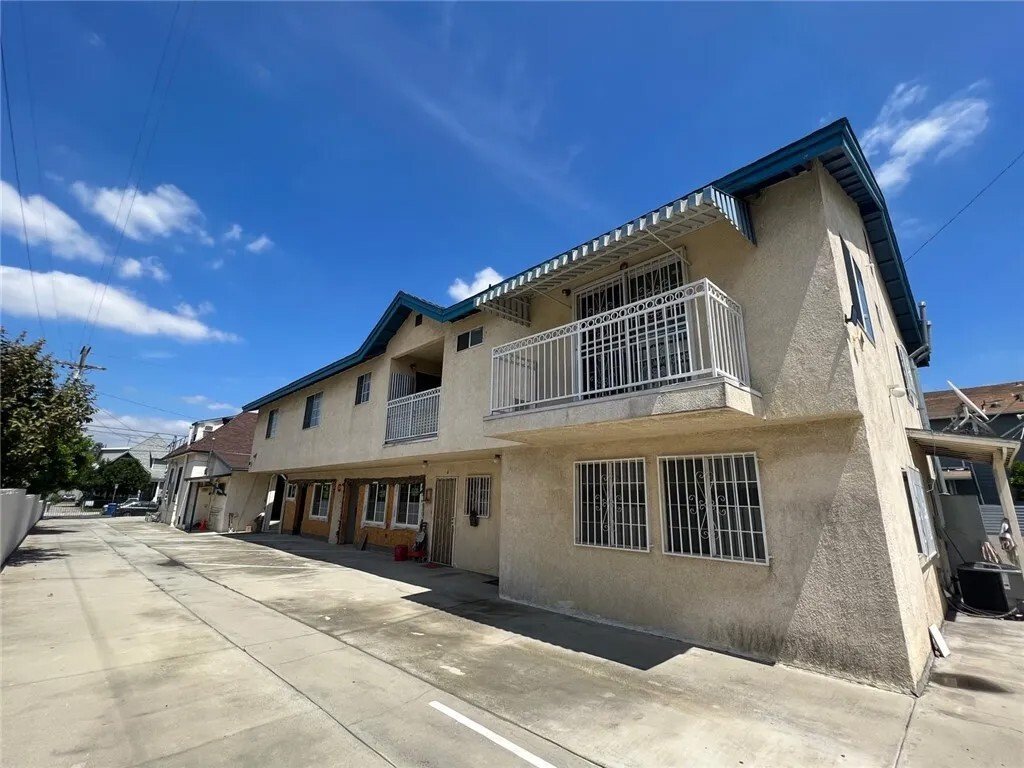 Los Angeles, California, United States 3 - 16922568