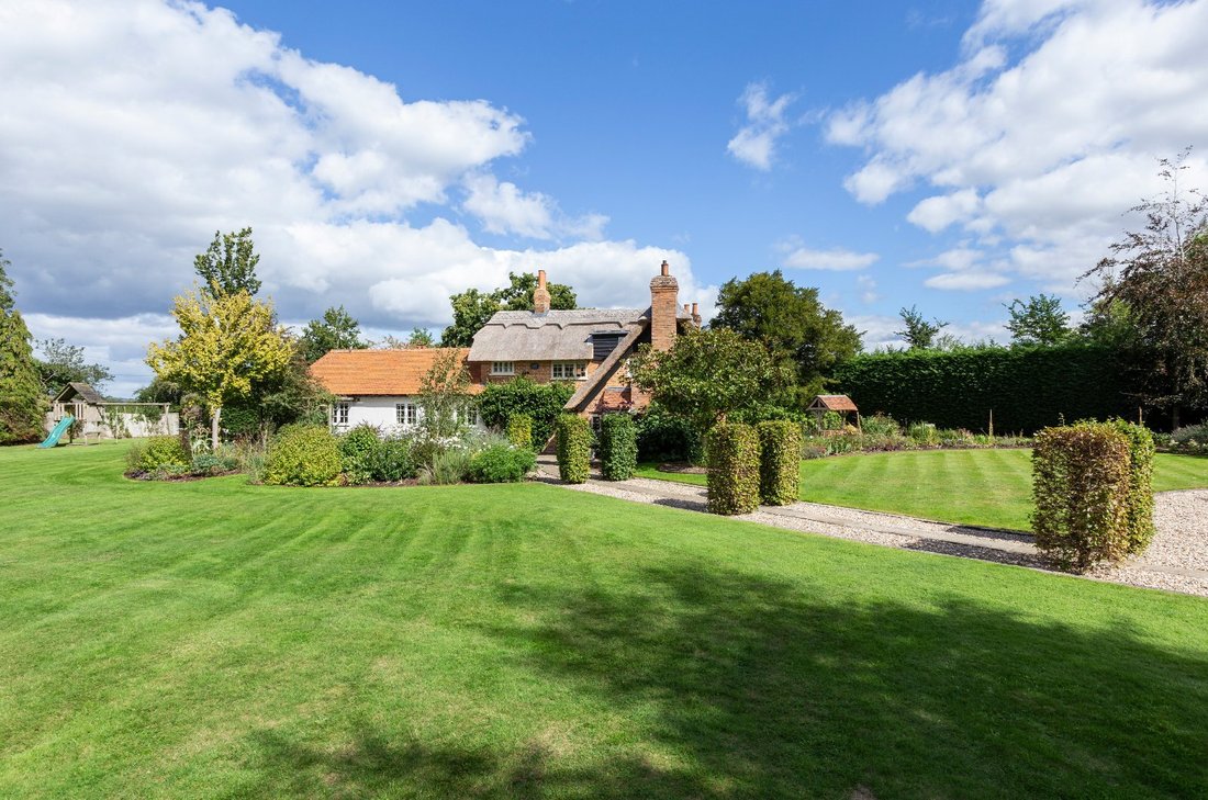 House in Brimpton, England 2 - 16923186