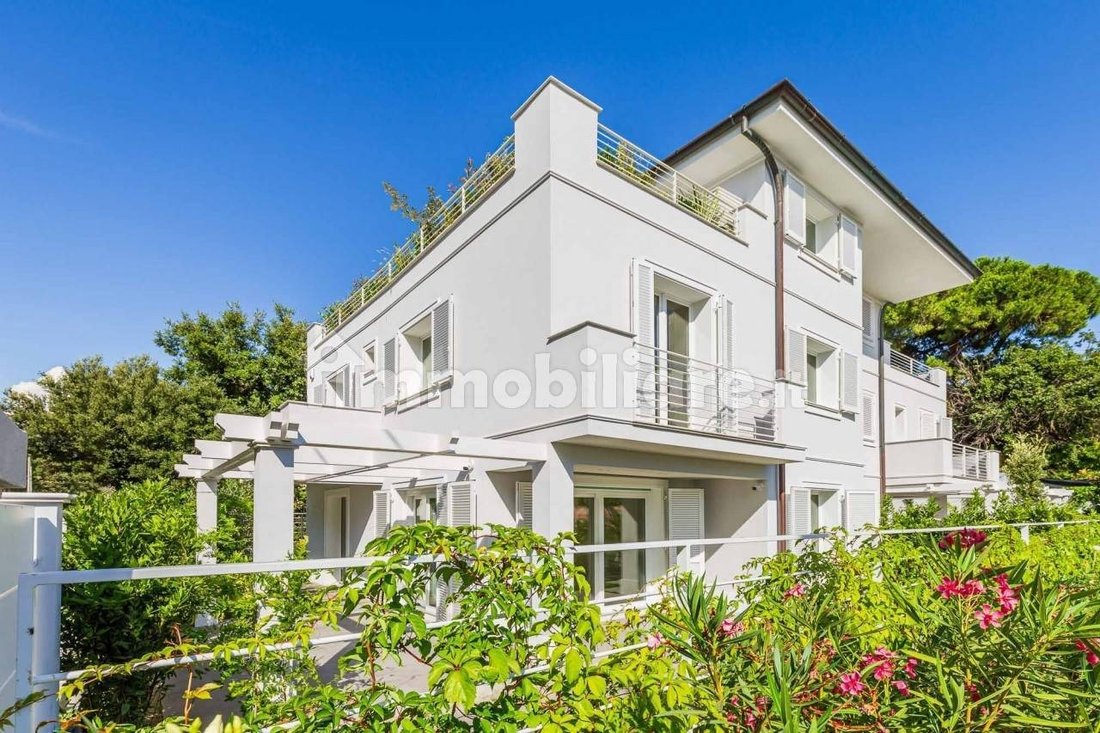 House in Center, Forte dei Marmi, Tuscany 2 - 16922940