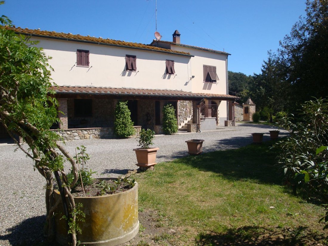 Estate in Pomarance, Tuscany, Italy 1 - 16923027