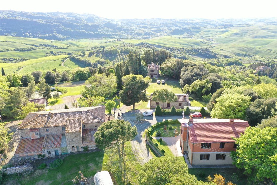 Estate in Volterra, Tuscany, Italy 3 - 16923032