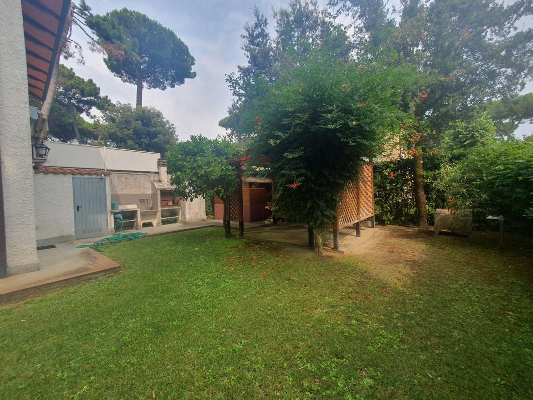 House in Vittoria Apuana, Forte dei Marmi, Tuscany 3 - 16922920