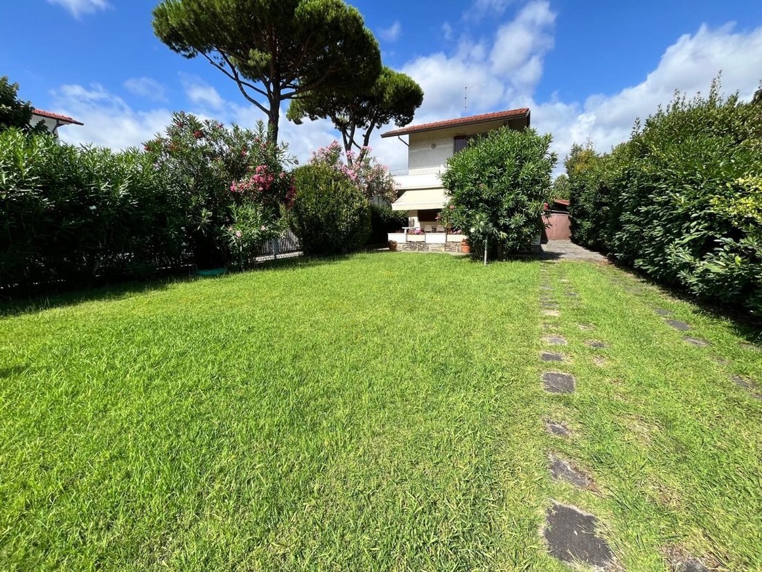 House in Center, Forte dei Marmi, Tuscany 2 - 16923064