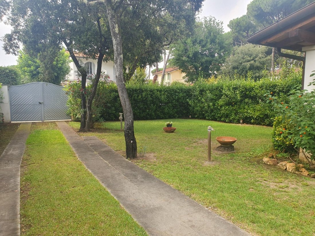 House in Vittoria Apuana, Forte dei Marmi, Tuscany 1 - 16922920