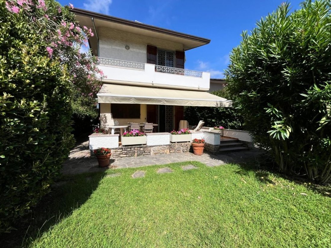 House in Center, Forte dei Marmi, Tuscany 1 - 16923064