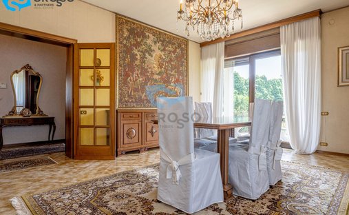 House in Cathedral - Piazza dei Signori, Treviso, Italy 1