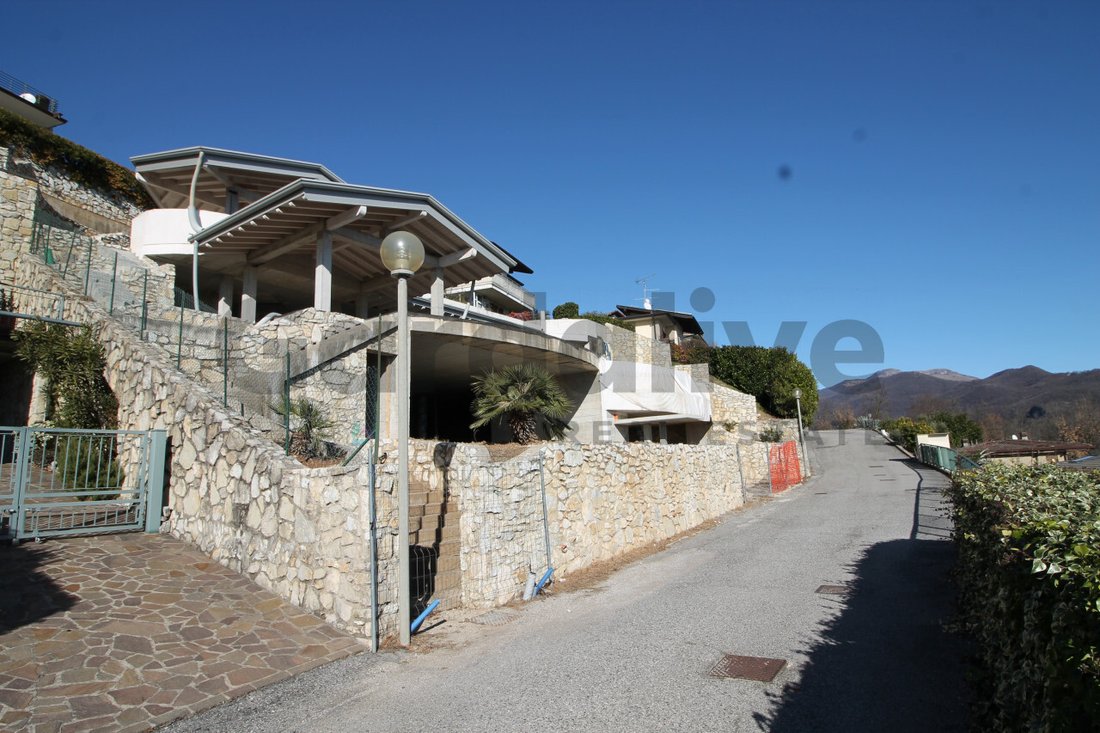 Villa in Salo, Lombardy, Italy 1 - 16925875
