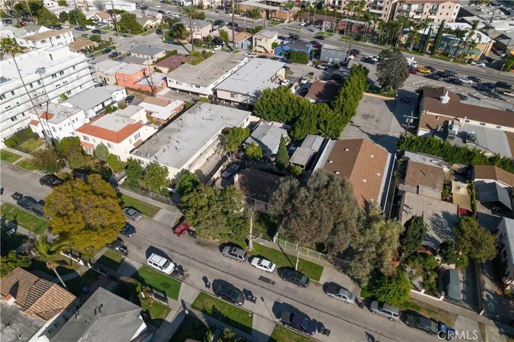 Los Angeles, California, United States 3 - 16924863