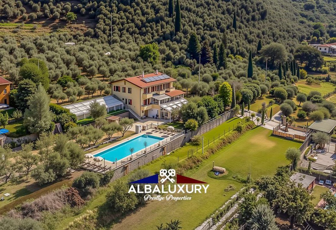 Villa in Camaiore, Tuscany, Italy 1 - 16925192