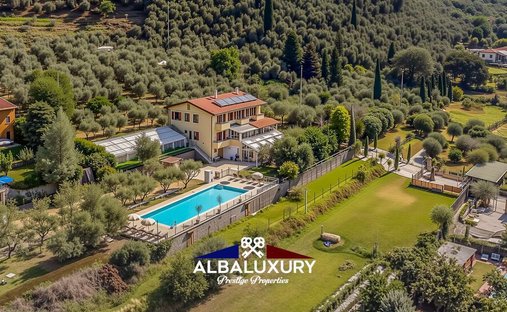 Villa in Camaiore, Tuscany, Italy 1