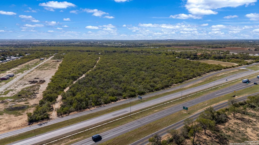Farm Ranch in Von Ormy, Texas, United States 3 - 16925751