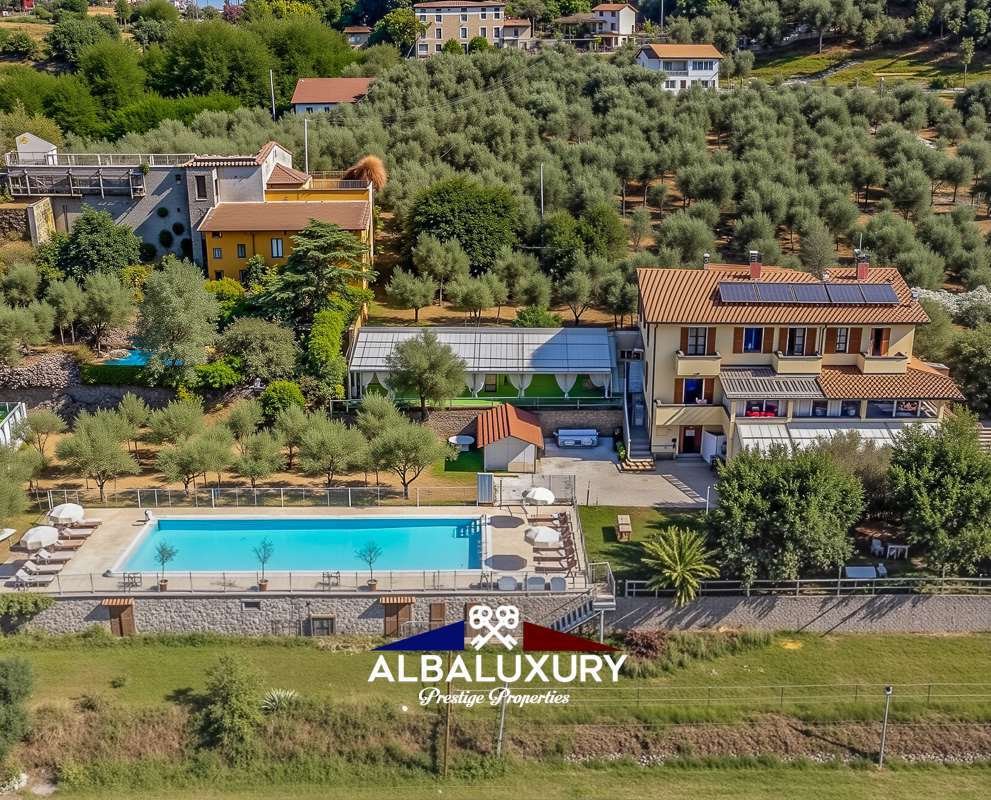 Villa in Camaiore, Tuscany, Italy 3 - 16925192