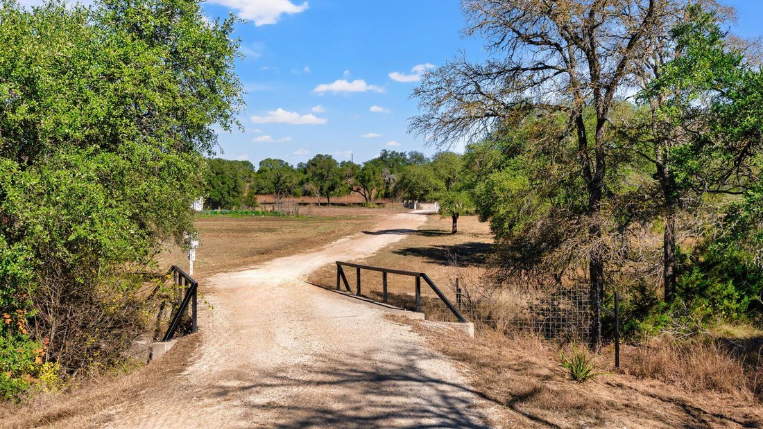 House in Round Mountain, Texas, United States 5 - 16924515