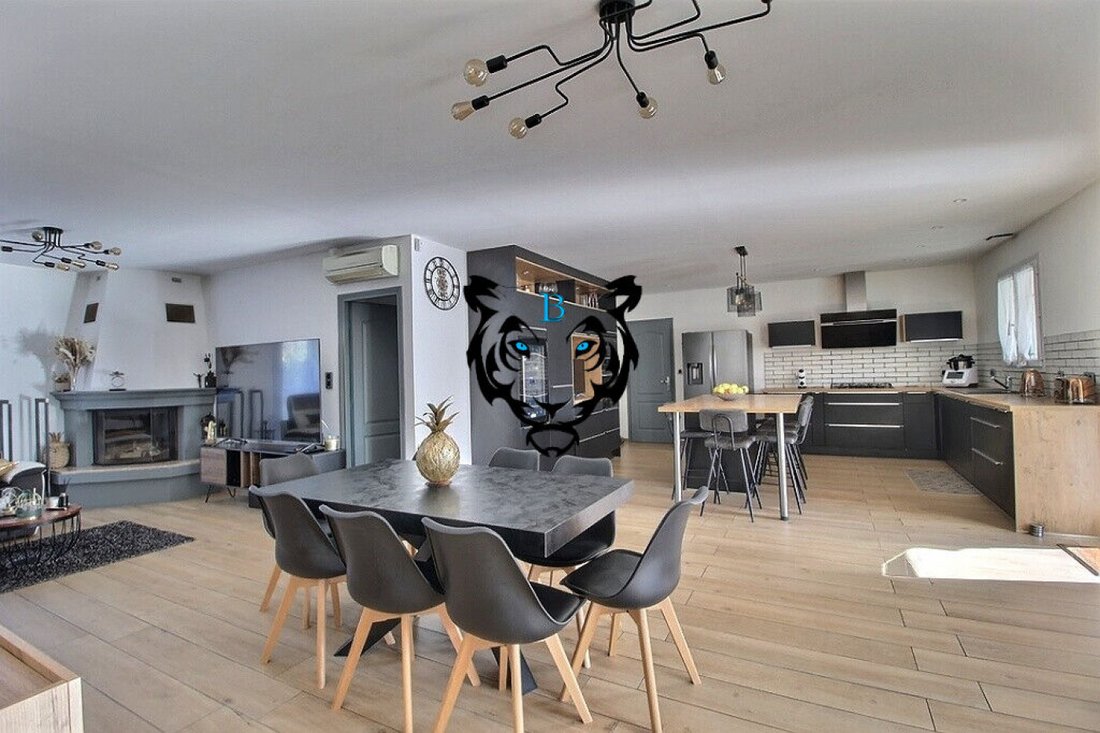 House in Partie Nord-Ferrieres-Cadenades-Rouviere, Le Muy, France 5 - 16923378