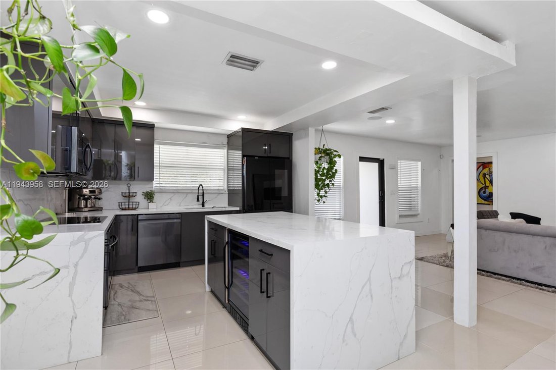 House in Miami, Florida, United States 5 - 16925115