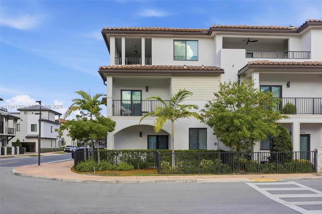 Townhouse in Miami Springs, Florida, United States 3 - 16899202