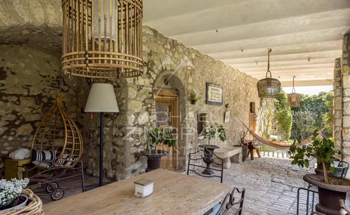 Villa in Centre du Village, La Colle-sur-Loup, France 1