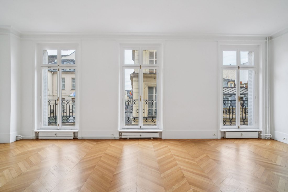 Apartment in Elysées-Madeleine, Paris 8e Arrondissement, Paris 5 - 16923479