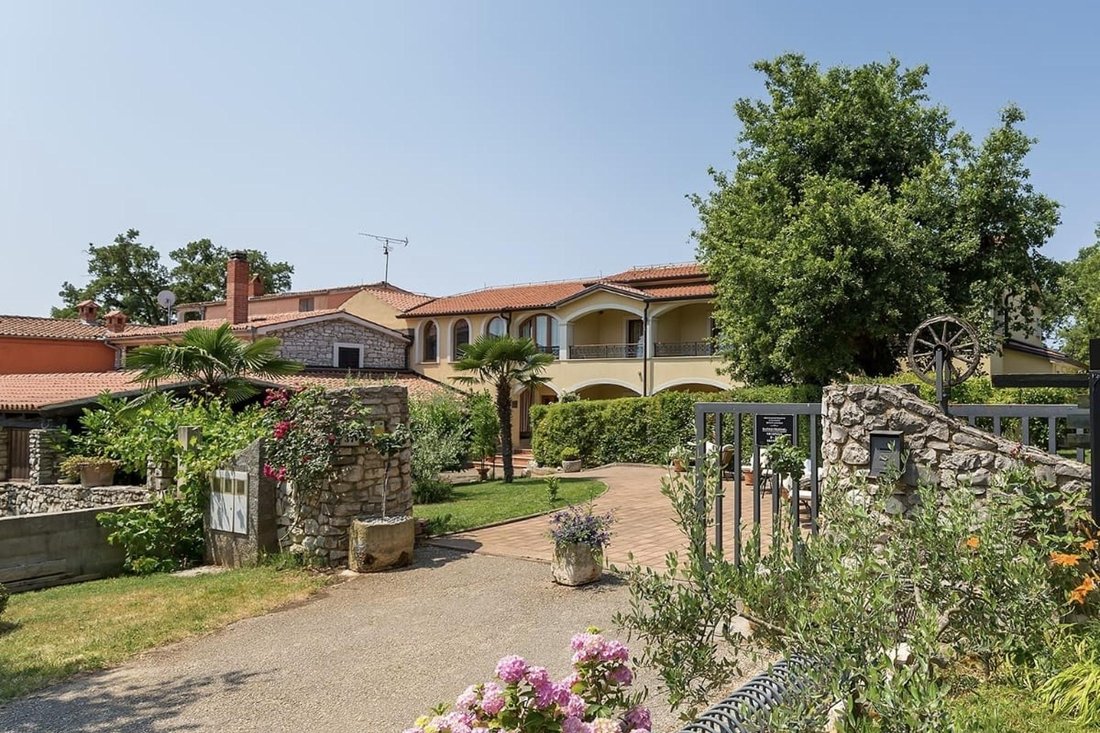 Villa in Buzinija, Istria County, Croatia 1 - 16925427