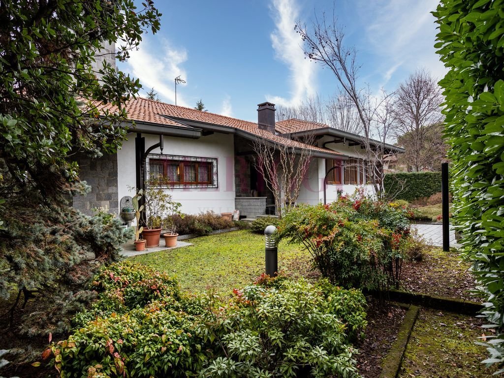 Villa in Sirtori, Lombardy, Italy 1 - 16924934