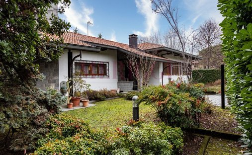 Villa in Sirtori, Lombardei, Italien 1