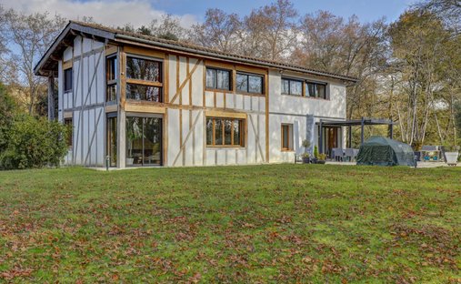 House in Saint-Sulpice-la-Pointe, Occitania, France 1