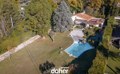 Villa à Est, Gémenos, France 1