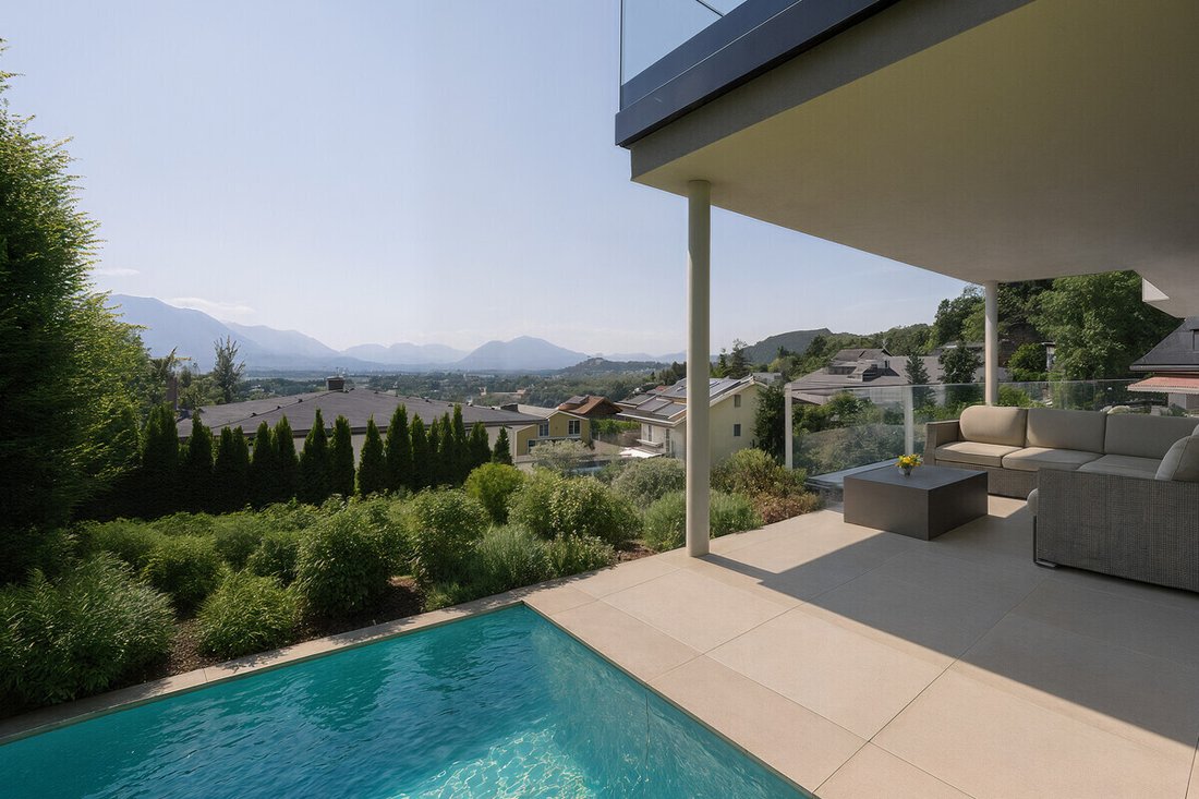 Aigen Art: Garden Maisonette Top 1