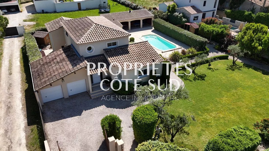 Villa in Pujaut, Occitania, France 5 - 16925241