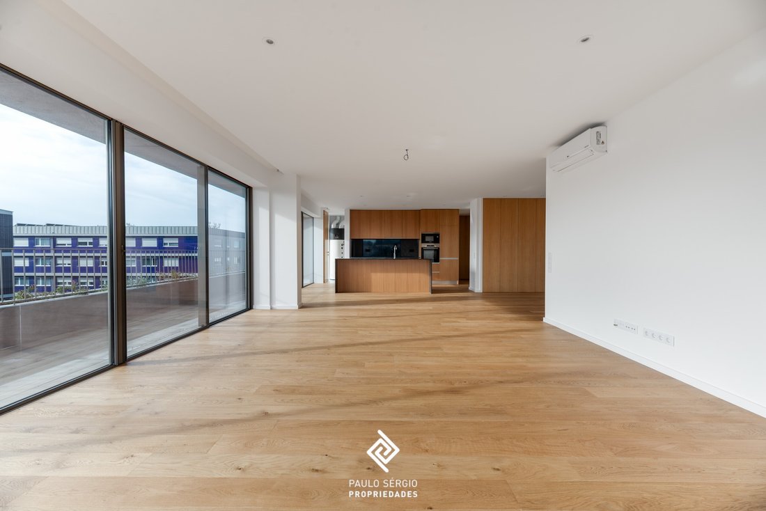 Apartment in Matosinhos e Leca da Palmeira, Porto District, Portugal 1 - 16923882