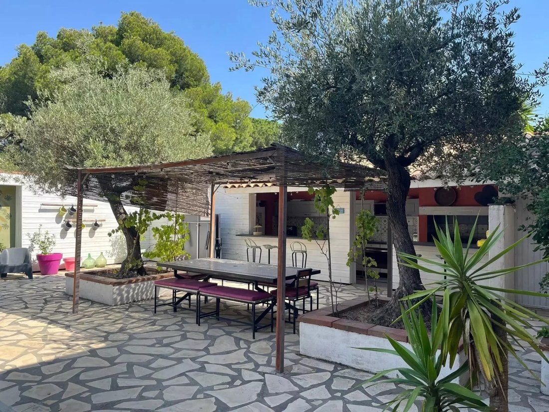 Nord, Elne, France 2 - 16925417