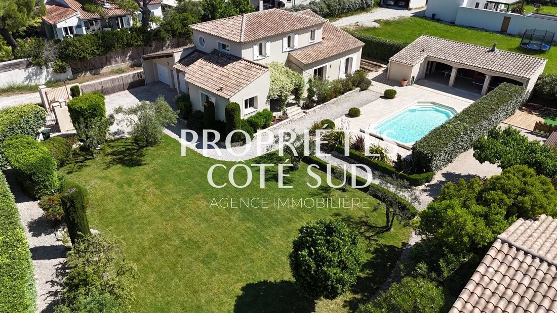 Villa in Pujaut, Occitania, France 1 - 16925241